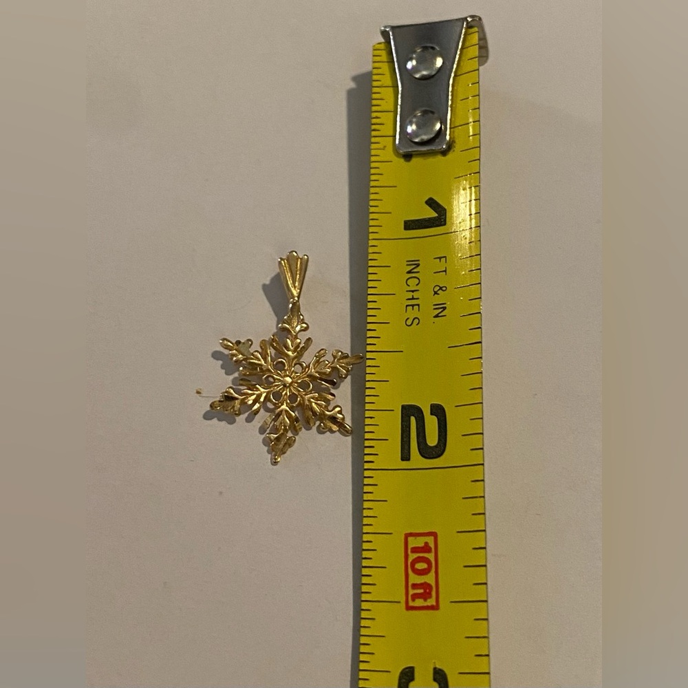 Snowflake Necklace Pendant Yellow 14K Karat Gold Small 1” Charm Estate - Picture 6 of 7